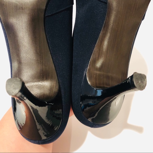 STUART WEITZMAN Black Fabric & Patent Leather Bow - Picture 11 of 11